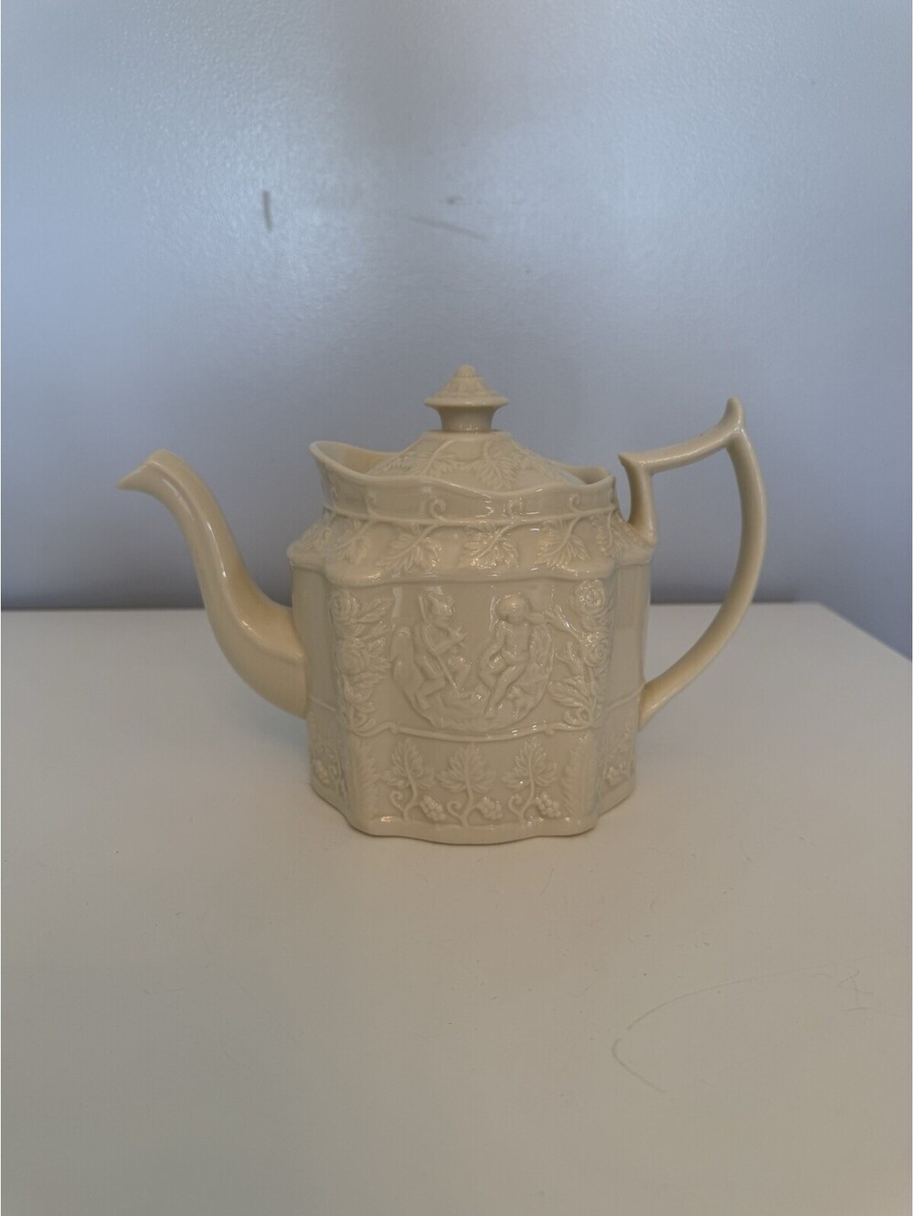 I. GODINGER & CO Ivory Cream Teapot  Embossed Porcelain Cherubs Roses Grapes EUC